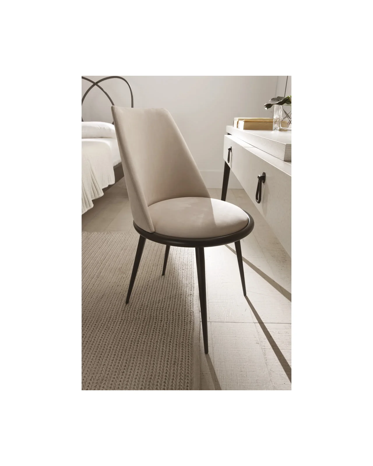 Aurora Imbottita dining chair by Cantori, in an interior setting, photo 8 of 9