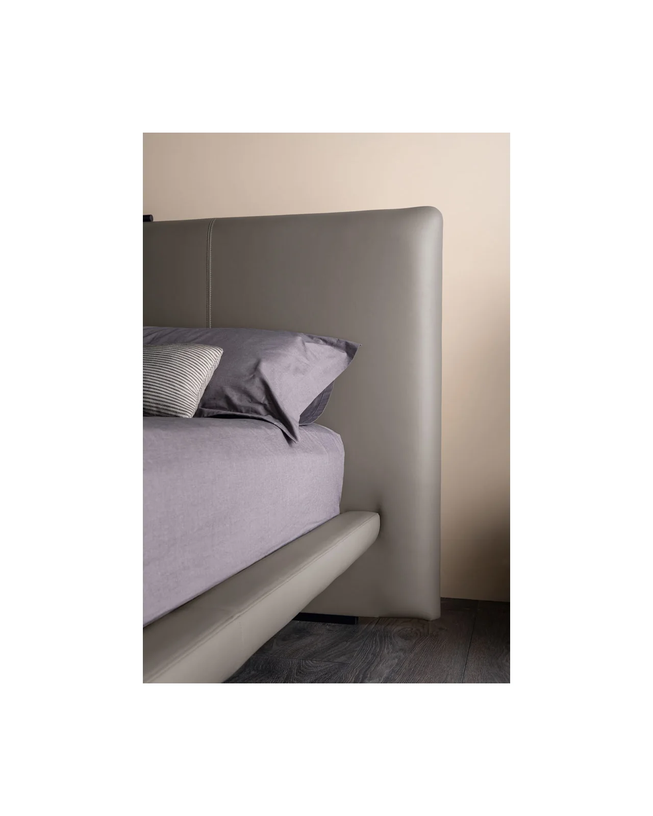 Bay 2 bed by Cantori, in an interior setting, photo 4 of 5, Nobili Design catalog