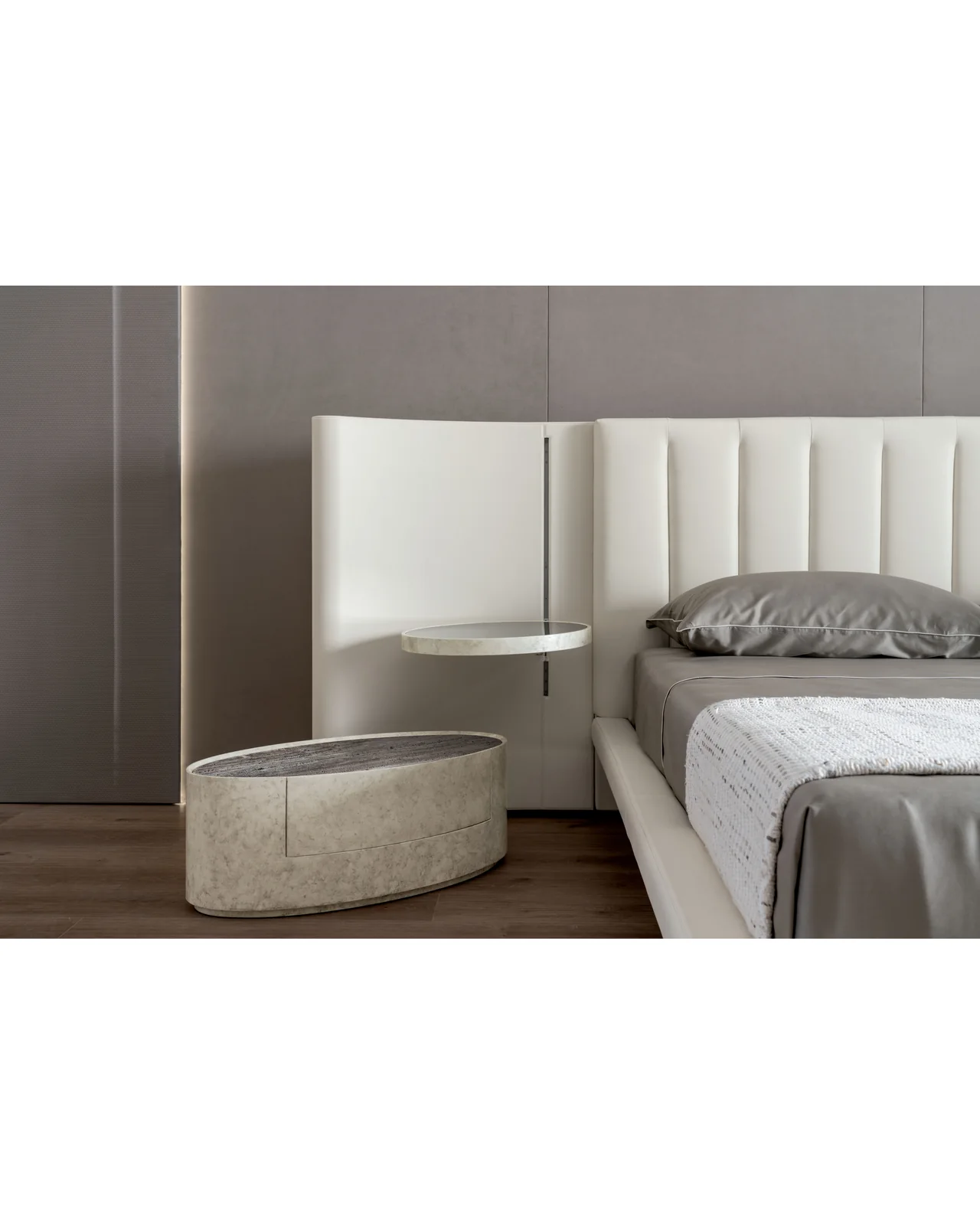 Mirage bed by Cantori, in an interior setting, photo 8 of 10