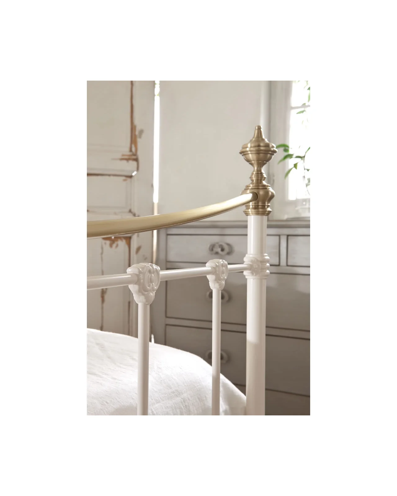 Letto Oliver di Cantori, ambientato, foto 2 di 4, catalogo Nobili Design