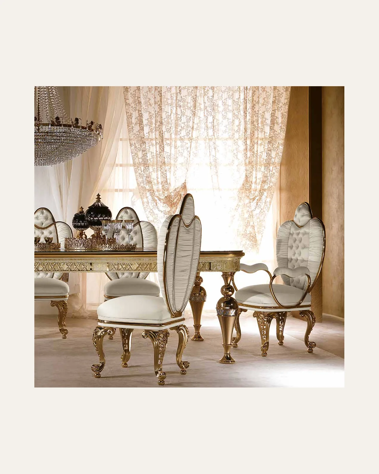 Sedia da pranzo Aida in metallo AD013, collezione Aida di Cappelletti, sedia da pranzo classica italiana in una sala da pranzo classica, foto 3 di 6