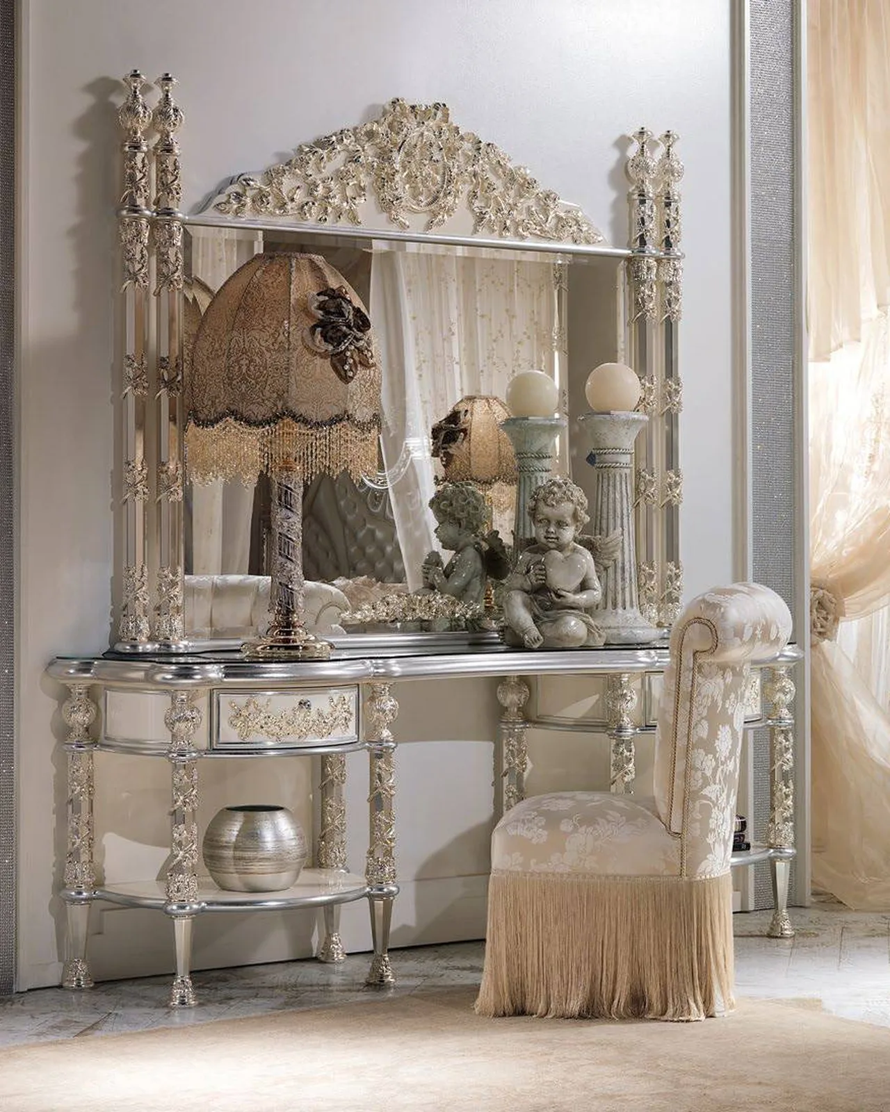 Royal Dressing Table RY103, Cappelletti Royal collection, classic Italian dressing table in a classic bedroom setting, photo 2 of 2