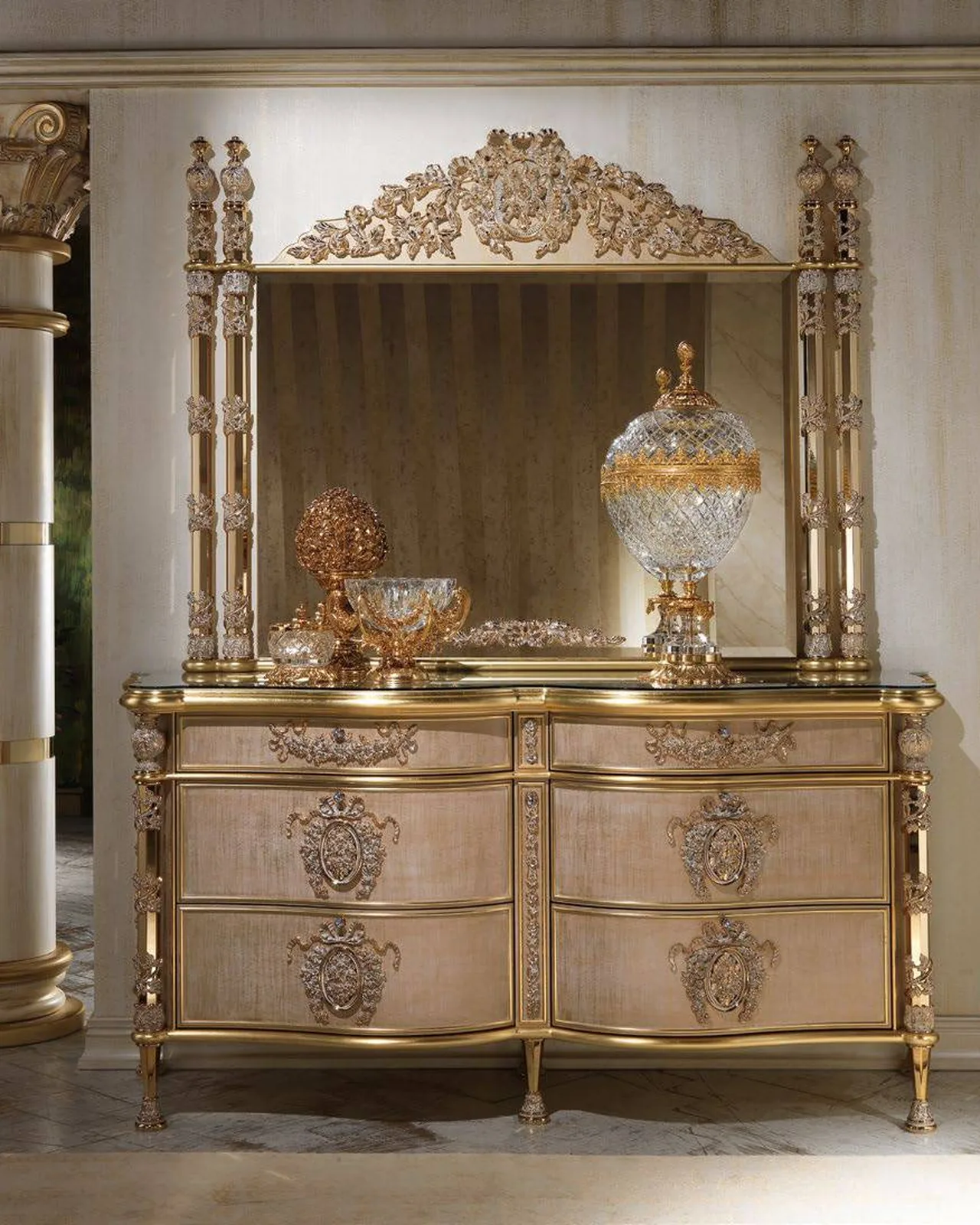 Royal Mirror RY050, Cappelletti Royal collection, classic Italian mirror in a classic dining room setting, photo 2 of 4