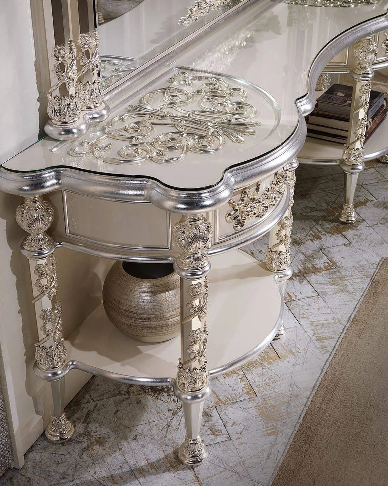 Royal Mirror with Metal Columns RY004, Cappelletti Royal collection, classic Italian mirror in a classic bedroom setting, photo 1 of 3