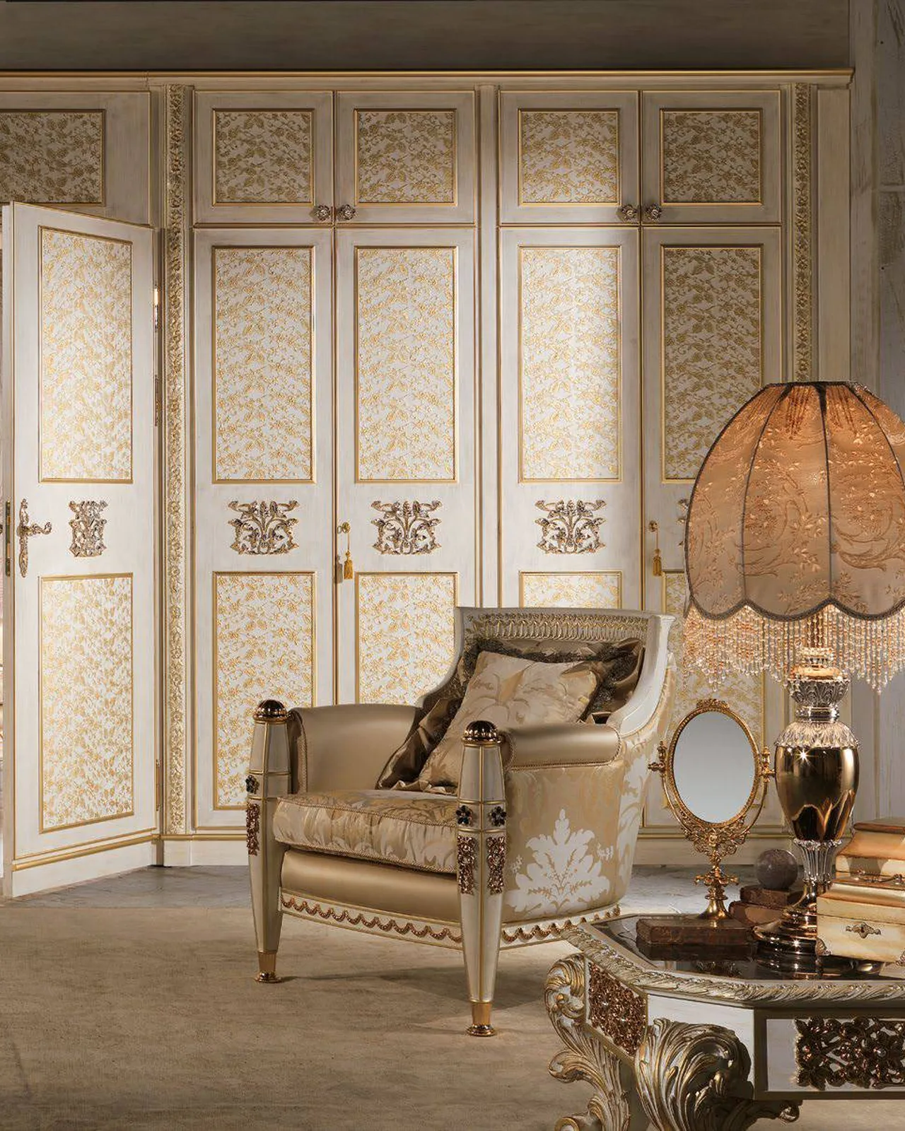 Royal Wall Wardrobe with Lace Decoration, Cappelletti Royal collection, classic Italian wardrobe in a classic bedroom setting, photo 1 of 2