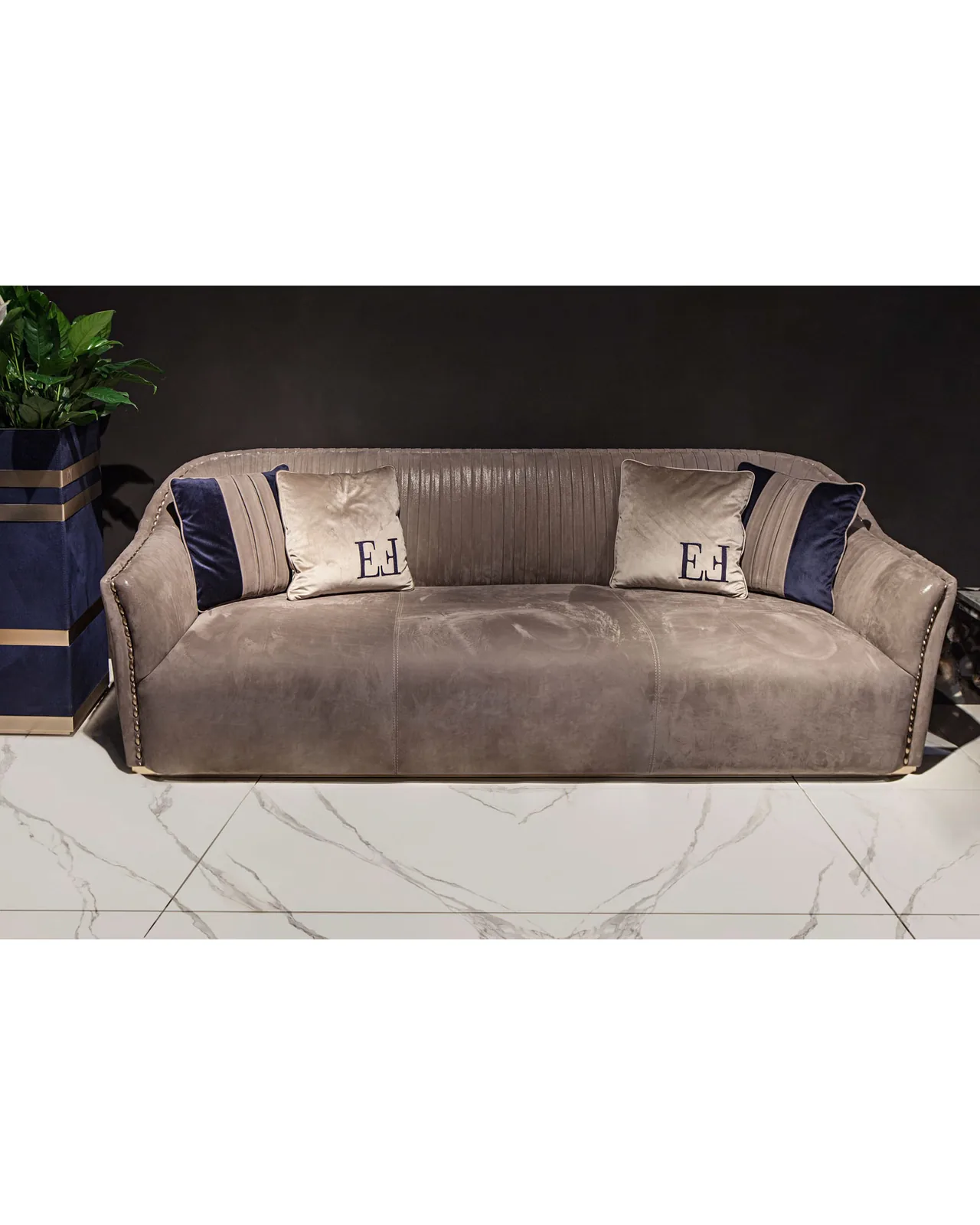 Licena Sofa by Epoque, Exence collection, Italian sofa in a modern living room, photo 1 of 3