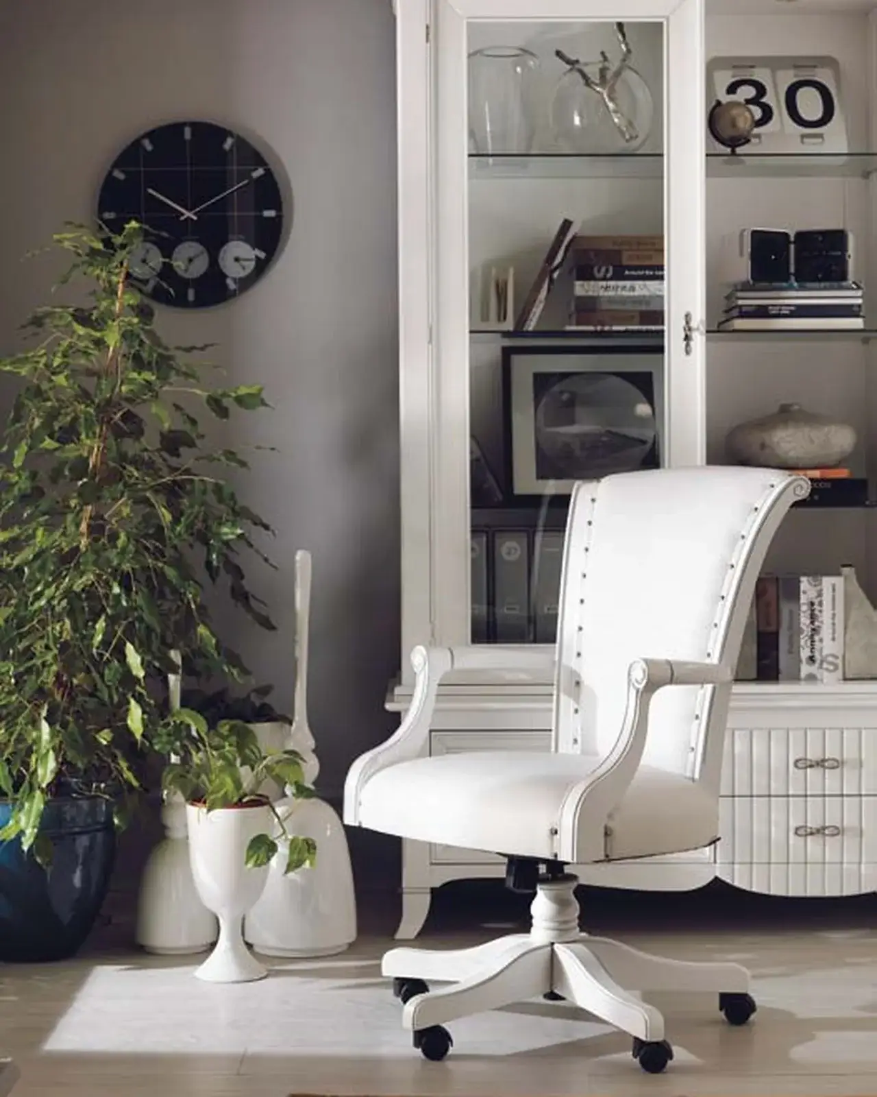 New Deco Swivel Armchair in Leather by Francesco Pasi, Italian art deco furniture for the living room