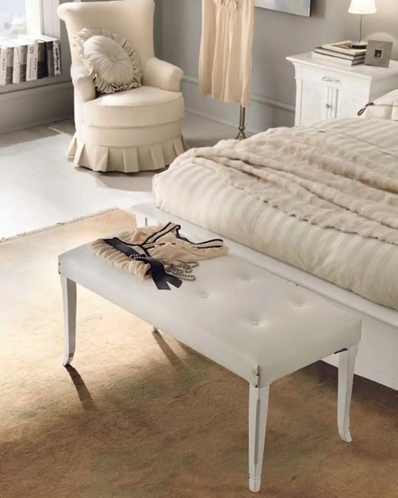 New Deco Bench in Leather by Francesco Pasi, Italian art deco furniture for the bedroom