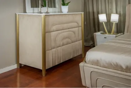 Cassettiera di lusso Tuscany in tessuto scamosciato con piano in marmo