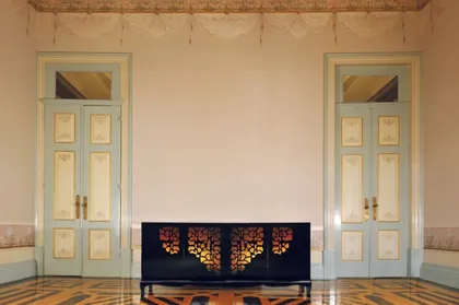 Raffinata credenza di lusso Beijing, sintesi di stile italiano contemporaneo e contenitore funzionale di pregio.