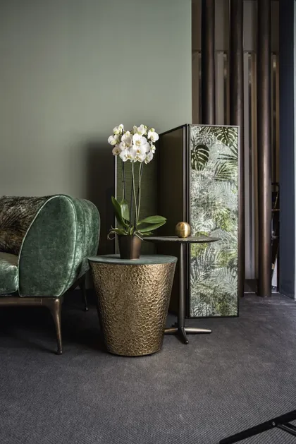 Tavolino Conico, separé Vico, divano Iseo